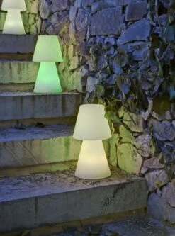 Lampe De Table Lola 30 Batterie Rechargeable Led Rgb Avec Télécommande Hauteur 30cm -VerdeLuxe 646fa67544e6f5.81644852