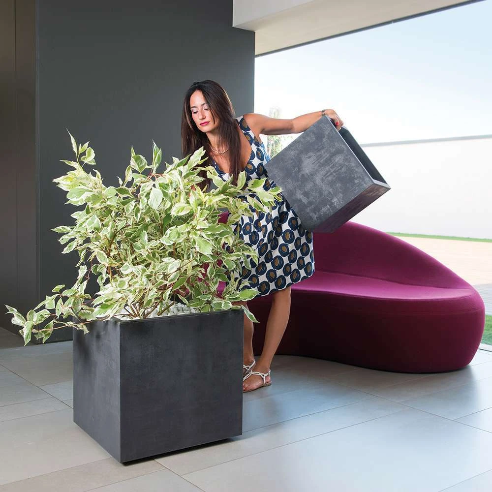 Pot Cube Millenium Plastique Réserve D'eau & Roulettes Anthracite 49cm 8 Pot Cube Millenium Plastique Réserve D'eau & Roulettes Anthracite 49cm – Image 6